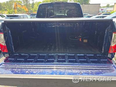 2019 Nissan TITAN SV Crew Cab Short Bed - zdjęcie 14 z 24 - miniatura
