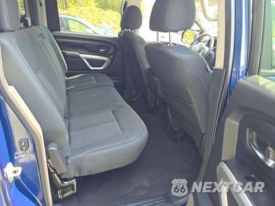 2019 Nissan TITAN SV Crew Cab Short Bed - zdjęcie 16 z 24 - miniatura