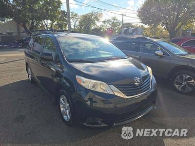 2015 Toyota Sienna LE 8-Passenger 119.3" WB - zdjęcie 4 z 25 - miniatura