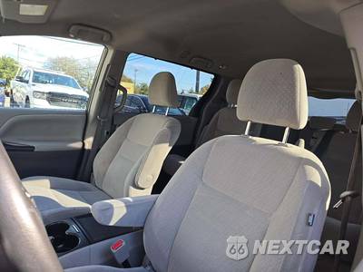 2015 Toyota Sienna LE 8-Passenger 119.3" WB - zdjęcie 11 z 25 - miniatura