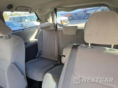 2015 Toyota Sienna LE 8-Passenger 119.3" WB - zdjęcie 14 z 25 - miniatura