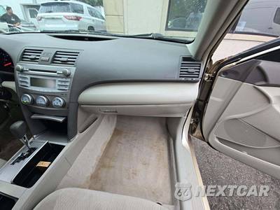 2010 Toyota Camry LE - zdjęcie 19 z 25 - miniatura
