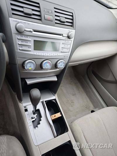 2010 Toyota Camry LE - zdjęcie 10 z 25 - miniatura