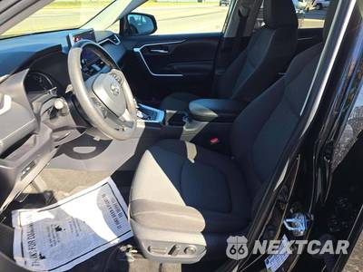 2025 Toyota RAV4 XLE - zdjęcie 6 z 20 - miniatura
