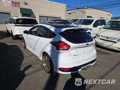 2017 Ford Focus ST Hatchback - zdjęcie 2 z 25 - miniatura