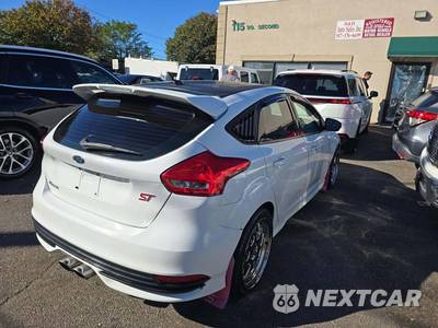 2017 Ford Focus ST Hatchback - zdjęcie 3 z 25 - miniatura