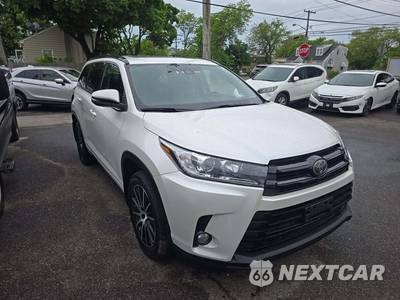 2018 Toyota Highlander SE - zdjęcie 4 z 21 - miniatura