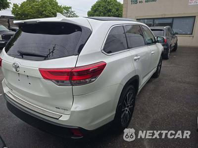 2018 Toyota Highlander SE - zdjęcie 3 z 21 - miniatura