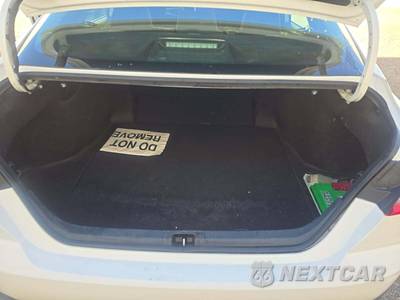 2025 Toyota Camry LE - zdjęcie 14 z 20 - miniatura
