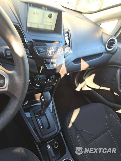 2017 Ford Fiesta SE Hatchback - zdjęcie 10 z 24 - miniatura