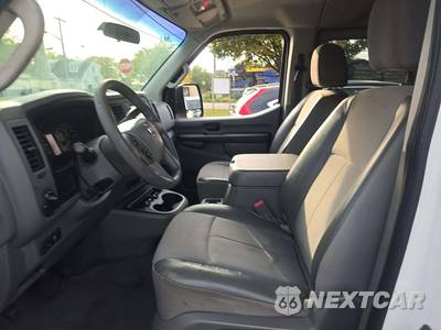 2014 Nissan NV3500 HD Passenger SV 146.1" WB - zdjęcie 6 z 25 - miniatura
