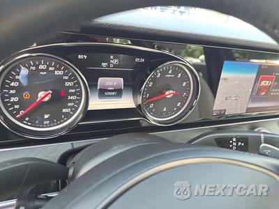2017 Mercedes-Benz E 300 Sport 4MATIC Sedan - zdjęcie 9 z 21 - miniatura