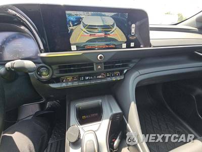 2023 Toyota Crown Limited - zdjęcie 10 z 33 - miniatura