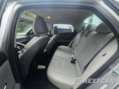 2025 Hyundai Elantra Hybrid Limited - zdjęcie 13 z 21 - miniatura