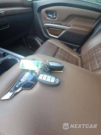 2022 Nissan TITAN Platinum Reserve Crew Cab Short Bed - zdjęcie 5 z 17 - miniatura