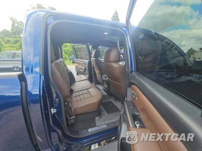 2022 Nissan TITAN Platinum Reserve Crew Cab Short Bed - zdjęcie 13 z 17 - miniatura