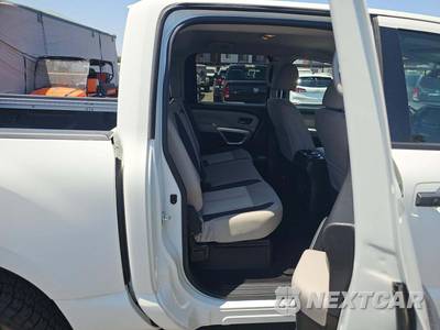2024 Nissan TITAN SV Crew Cab Short Bed - zdjęcie 13 z 28 - miniatura