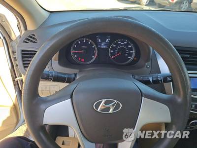 2013 Hyundai Accent GLS Sedan - zdjęcie 18 z 52 - miniatura