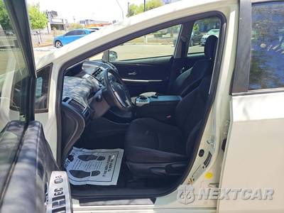 2016 Toyota Prius v Two - zdjęcie 3 z 39 - miniatura