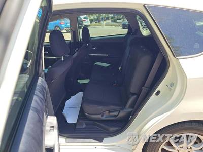 2016 Toyota Prius v Two - zdjęcie 10 z 39 - miniatura