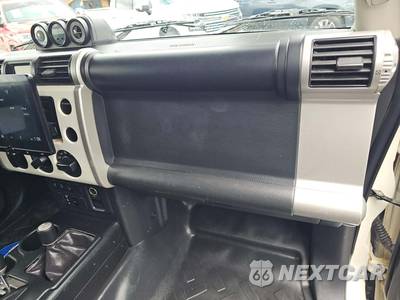 2011 Toyota FJ Cruiser w/Rear Doors - zdjęcie 19 z 38 - miniatura