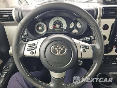 2011 Toyota FJ Cruiser w/Rear Doors - zdjęcie 21 z 38 - miniatura