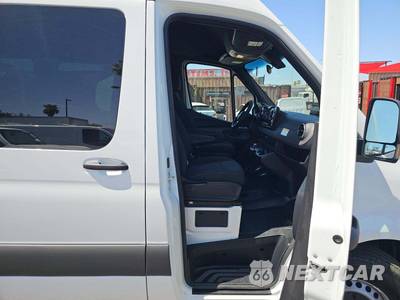 2026 Mercedes-Benz Sprinter 2500 Passenger Van 170.0" WB - zdjęcie 15 z 27 - miniatura