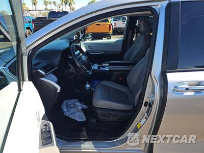 2025 Toyota Sienna XLE 8-Passenger 120.5" WB - zdjęcie 3 z 32 - miniatura