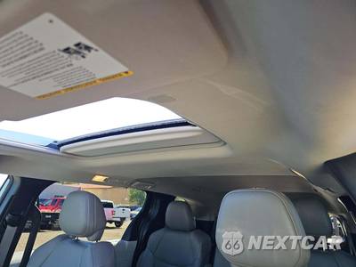 2025 Toyota Sienna XLE 8-Passenger 120.5" WB - zdjęcie 8 z 32 - miniatura