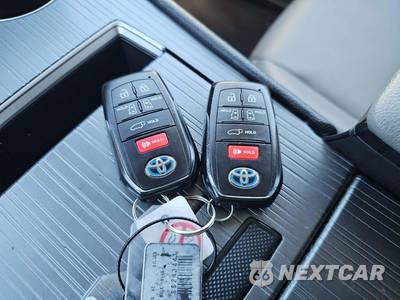 2025 Toyota Sienna XLE 8-Passenger 120.5" WB - zdjęcie 5 z 32 - miniatura