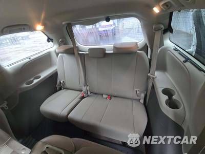 2017 Toyota Sienna XLE 8-Passenger 119.3" WB - zdjęcie 14 z 24 - miniatura