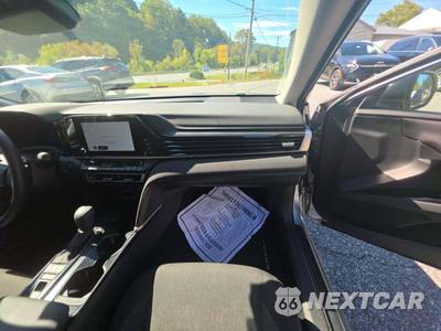 2026 Toyota Camry LE - zdjęcie 16 z 18 - miniatura