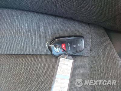 2026 Toyota Camry LE - zdjęcie 5 z 18 - miniatura