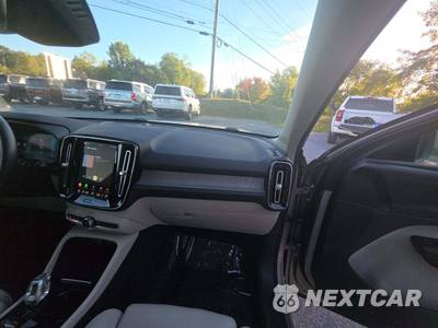 2024 Volvo XC40 B5 Plus Dark Theme - zdjęcie 16 z 18 - miniatura