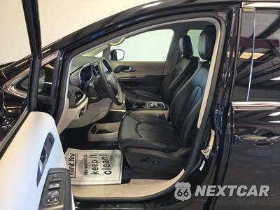 2024 Chrysler Pacifica Hybrid Select 121.6" WB - zdjęcie 6 z 24 - miniatura