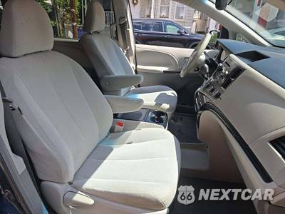 2012 Toyota Sienna LE 8-Passenger - zdjęcie 19 z 33 - miniatura