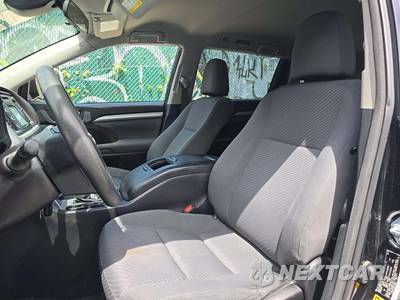2017 Toyota Highlander LE - zdjęcie 6 z 28 - miniatura