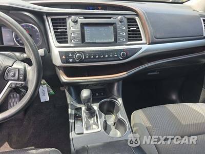 2017 Toyota Highlander LE - zdjęcie 10 z 28 - miniatura