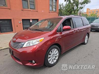 2016 Toyota Sienna XLE 7-Passenger 119.3" WB