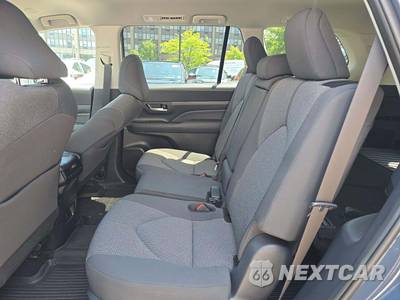 2026 Toyota Grand Highlander LE - zdjęcie 13 z 23 - miniatura