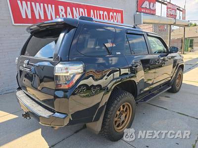 2020 Toyota 4Runner SR5 - zdjęcie 3 z 24 - miniatura
