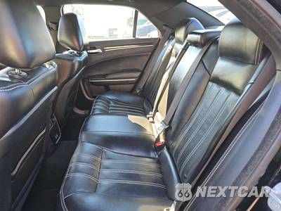 2022 Chrysler 300S - zdjęcie 13 z 35 - miniatura