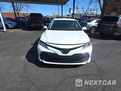 2020 Toyota Camry LE - zdjęcie 2 z 31 - miniatura