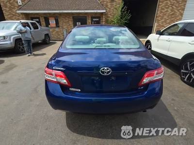 2011 Toyota Camry LE - zdjęcie 4 z 38 - miniatura