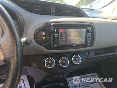 2017 Toyota Yaris L Hatchback - zdjęcie 7 z 22 - miniatura