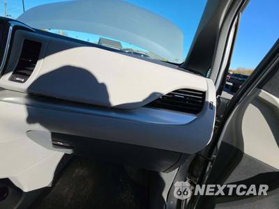 2017 Toyota Sienna LE 7-Passenger 119.3" WB - zdjęcie 20 z 31 - miniatura