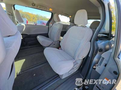 2017 Toyota Sienna LE 7-Passenger 119.3" WB - zdjęcie 13 z 31 - miniatura