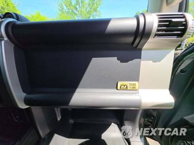 2011 Toyota FJ Cruiser w/Rear Doors - zdjęcie 19 z 26 - miniatura