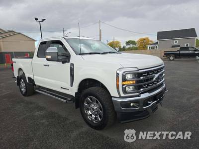 2024 Ford Super Duty F-350 Lariat Extended Cab Medium Bed w/Rear Doors - zdjęcie 4 z 23 - miniatura