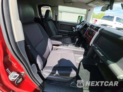 2010 Toyota FJ Cruiser w/Rear Doors - zdjęcie 18 z 24 - miniatura